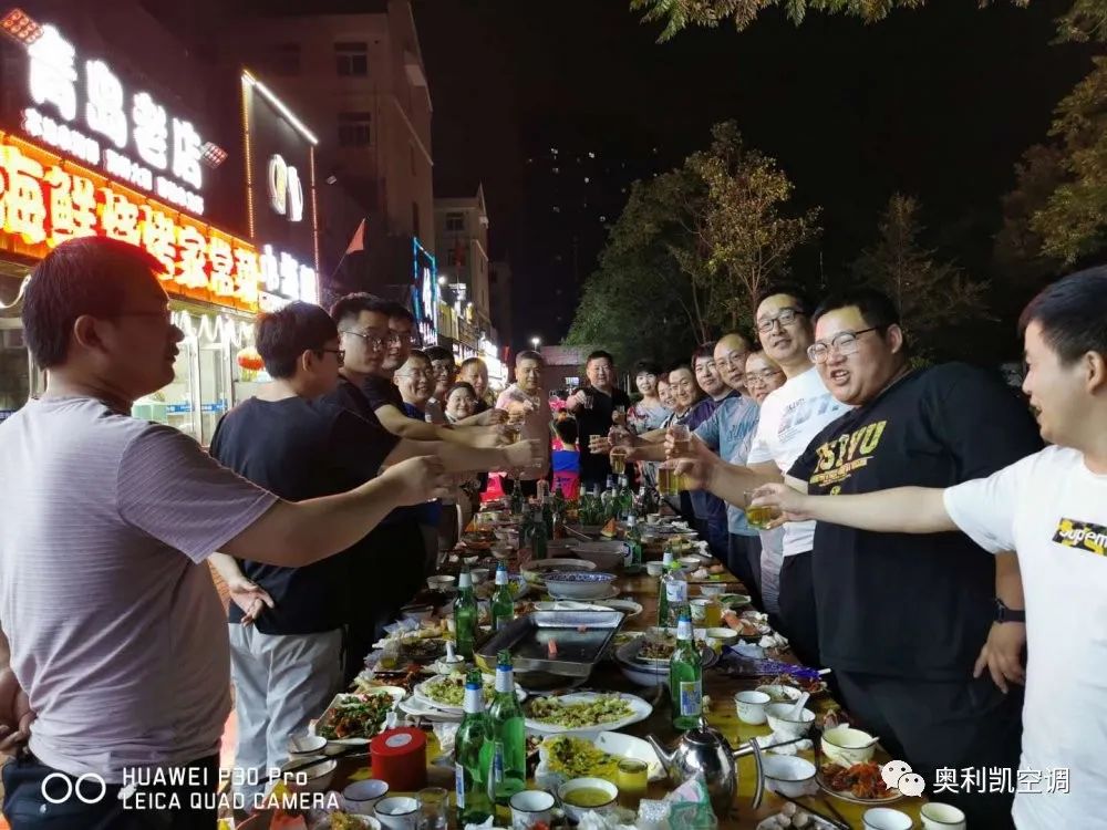追逐陽(yáng)光、揮灑激情-奧利凱設(shè)計(jì)院沙灘足球賽歡樂(lè)舉行